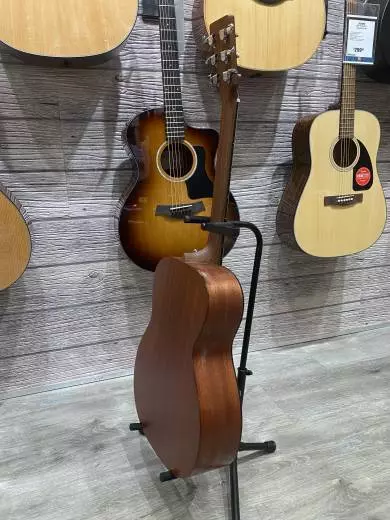 Martin Guitars - 000JR-10 2